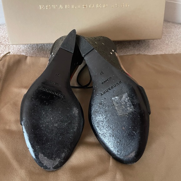BURBERRY Sandals!! - Picture 3 of 9